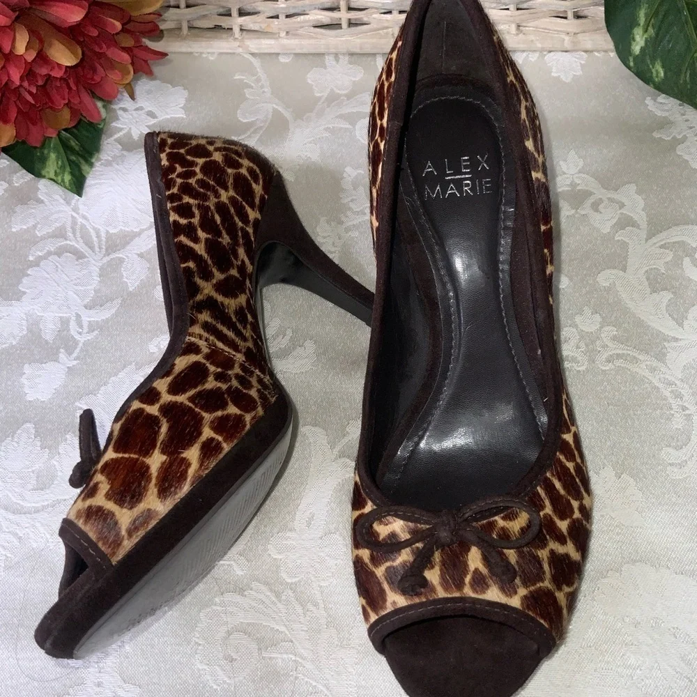 Alex Marie 3” Giraffe Velvet Peep Toe Party Heels Size 6.5 - Picture 8 of 11